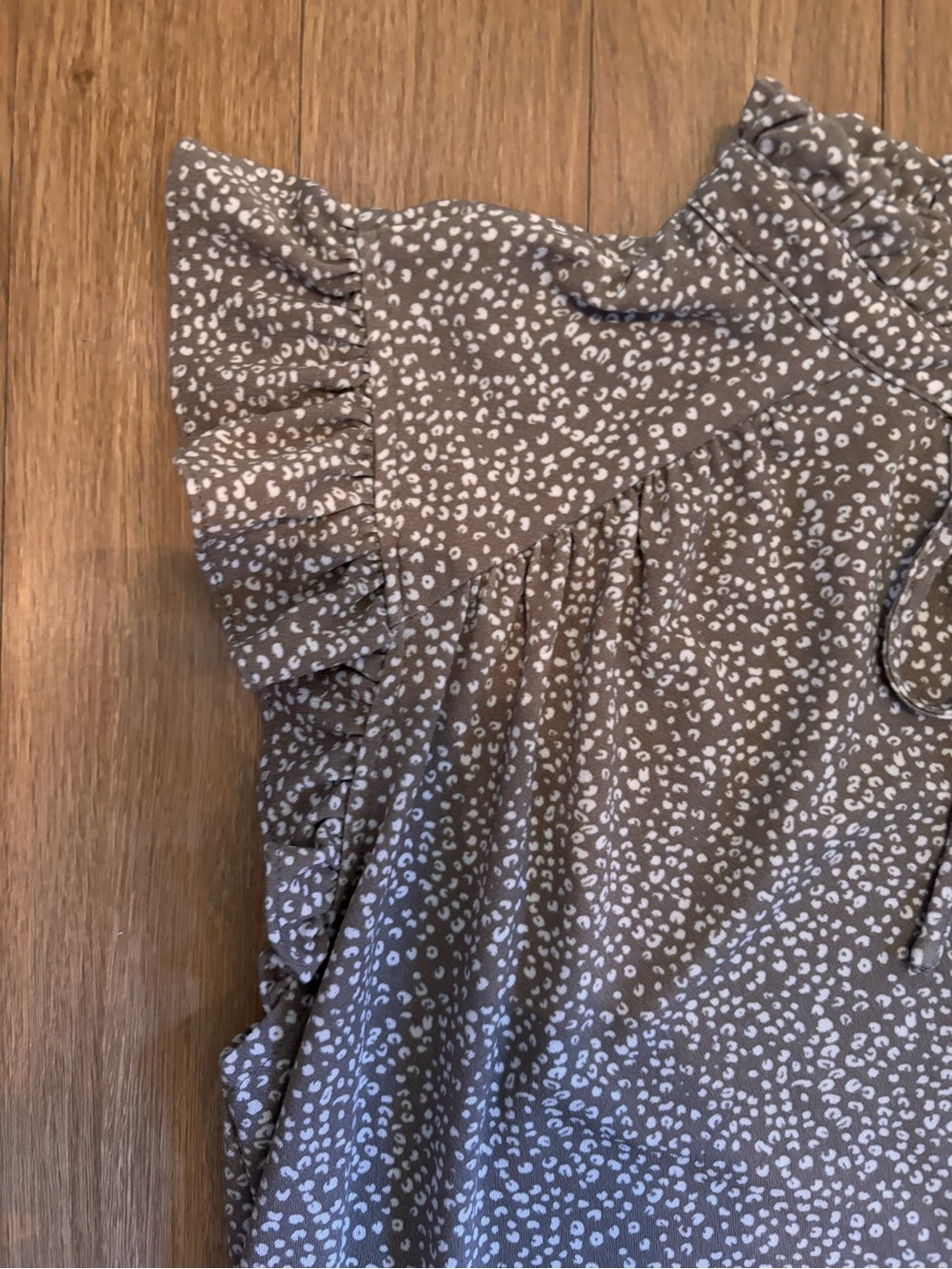 Adrianna Papell Taupe and White Tie-Neck Flutter Sleeve Tunic - Picture 8 of 9